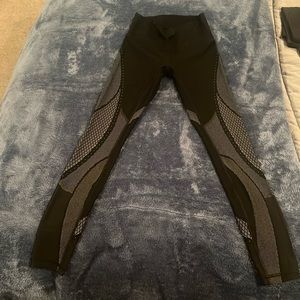 Lululemon leggings. Size 6. Seamless w/ green accents. Excellent conditio